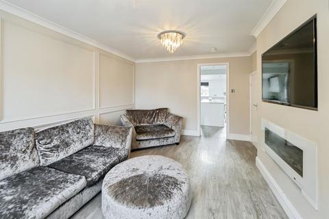 4 bedroom semi-detached house for sale, Howdale Road, Hull