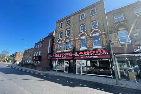 Studio to rent, London NW4