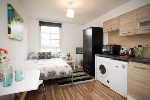 Studio to rent, London NW4