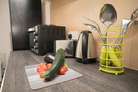 Studio to rent, London NW4