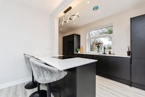 3 bedroom detached house for sale, Royston Hill, East Ardsley, Wakefield