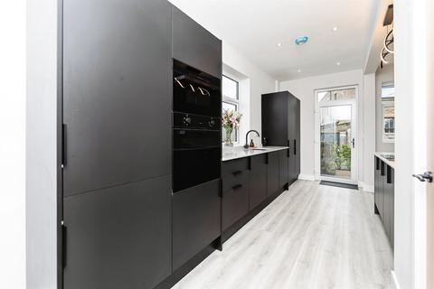 3 bedroom detached house for sale, Royston Hill, East Ardsley, Wakefield