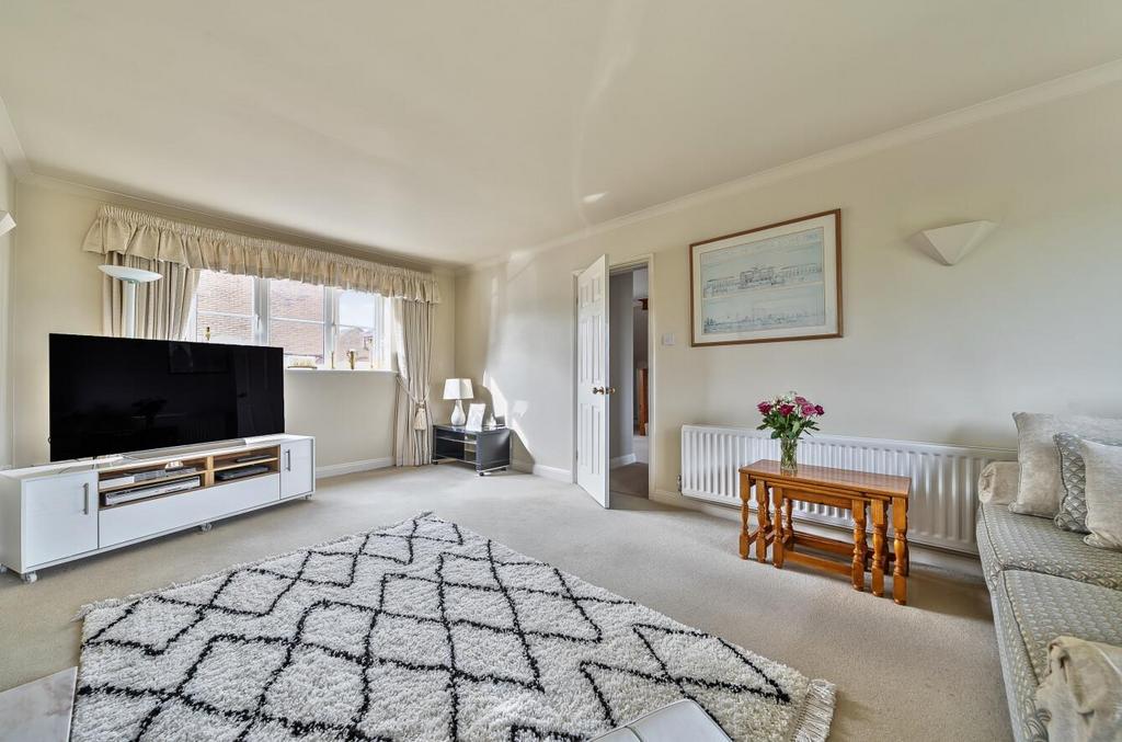 Sitting Room (Photo Two)