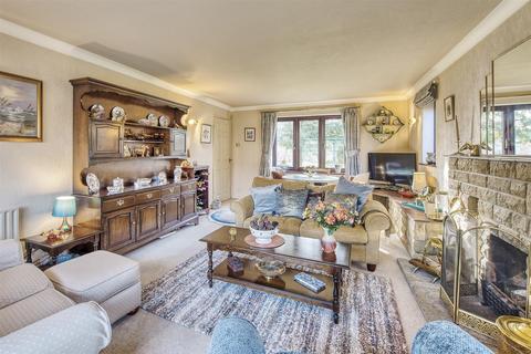 4 bedroom detached house for sale, High Street, Chelveston
