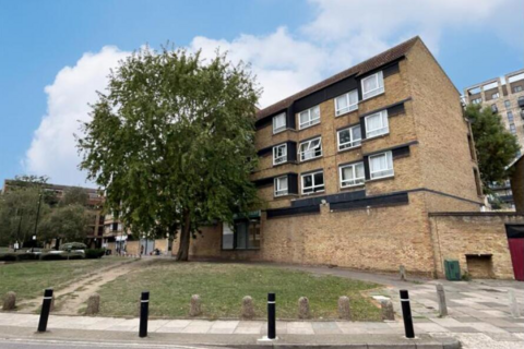 2 bedroom flat to rent, Whinchat Road, London, SE28