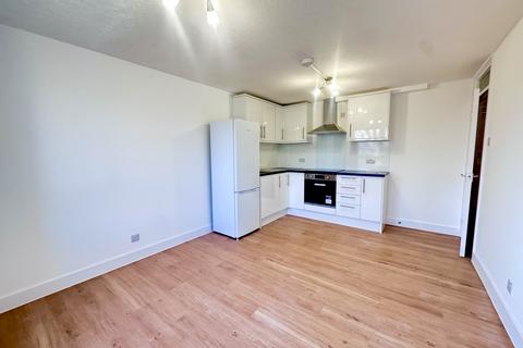 2 bedroom flat to rent, Whinchat Road, London, SE28