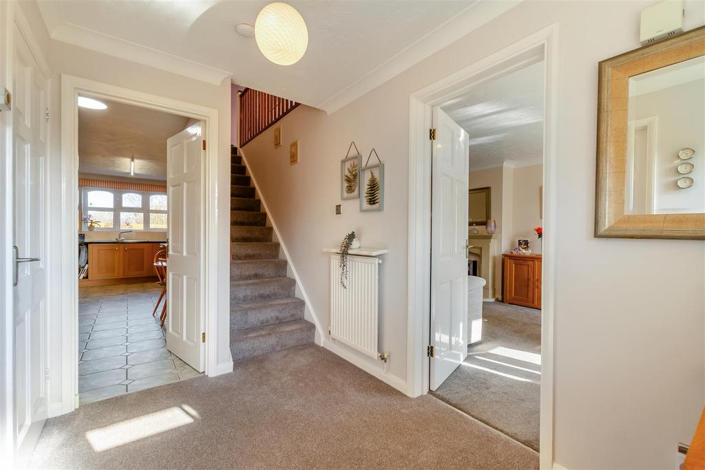 8680540-interior15.jpg