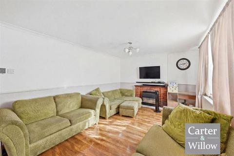 3 bedroom end of terrace house for sale, Muggeridge Road, Essex