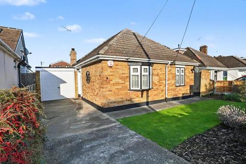 2 bedroom detached bungalow for sale, Malvern Avenue, Canvey Island SS8