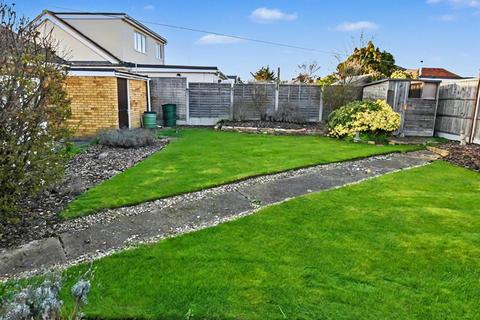 2 bedroom detached bungalow for sale, Malvern Avenue, Canvey Island SS8