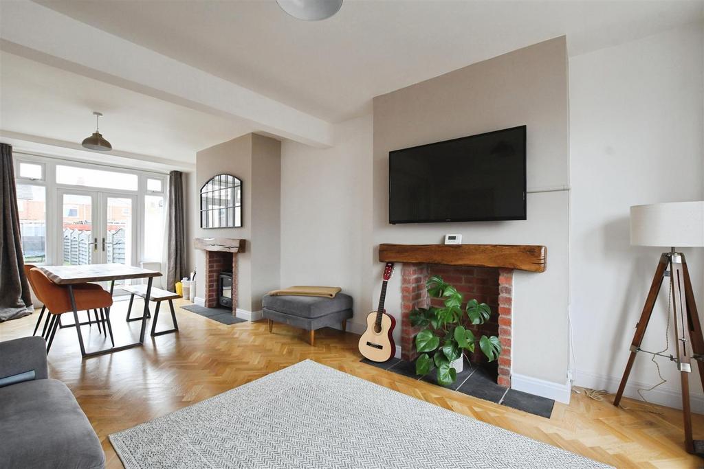Lounge/Dining Room