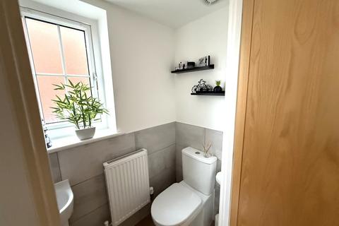 3 bedroom detached house for sale, Comin Y Coed, Tonyrefail, Porth