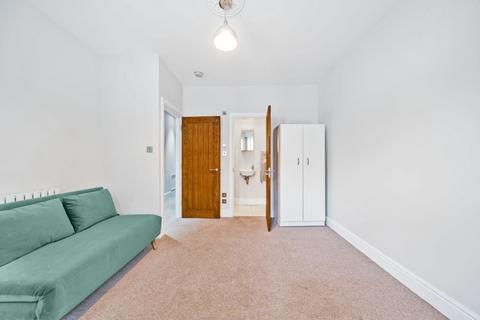 2 bedroom flat to rent, Rothschild Road, Chiswick, London, W4