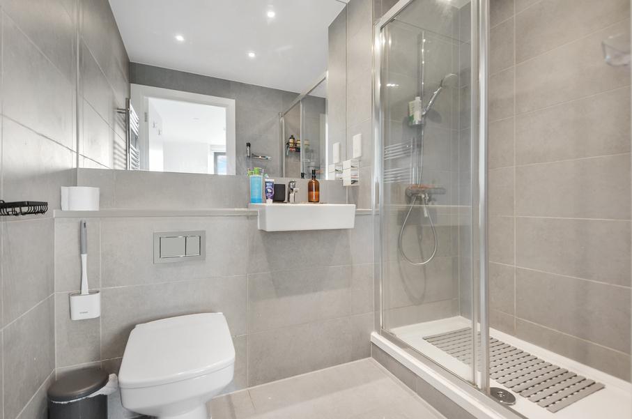 En Suite Shower Room.jpg