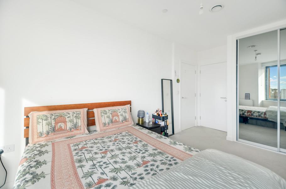 Bedroom 1 Pic  (2).jpg