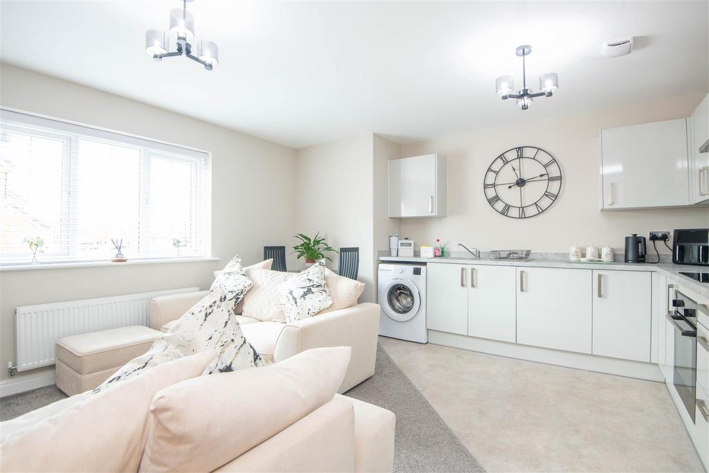 Kitchen / Lounge