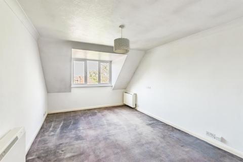 1 bedroom flat for sale, Bonehurst Road, HORLEY