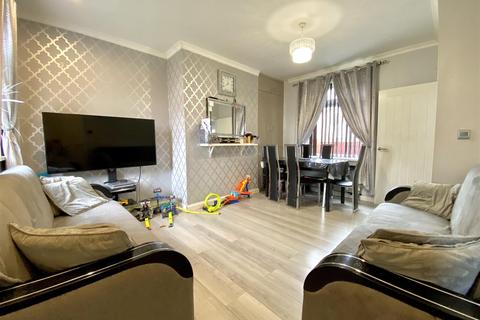 3 bedroom semi-detached house for sale, Winget Avenue, Huddersfield
