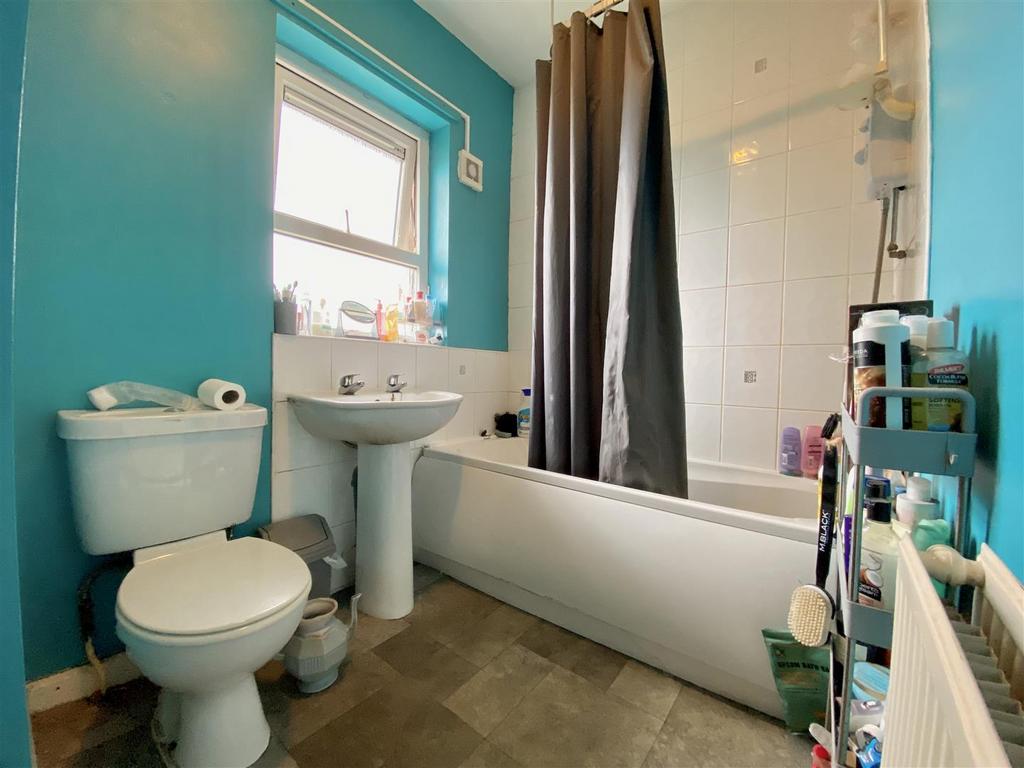 Bramleys Estate Agents - Winget Avenue - HD4 (2).j