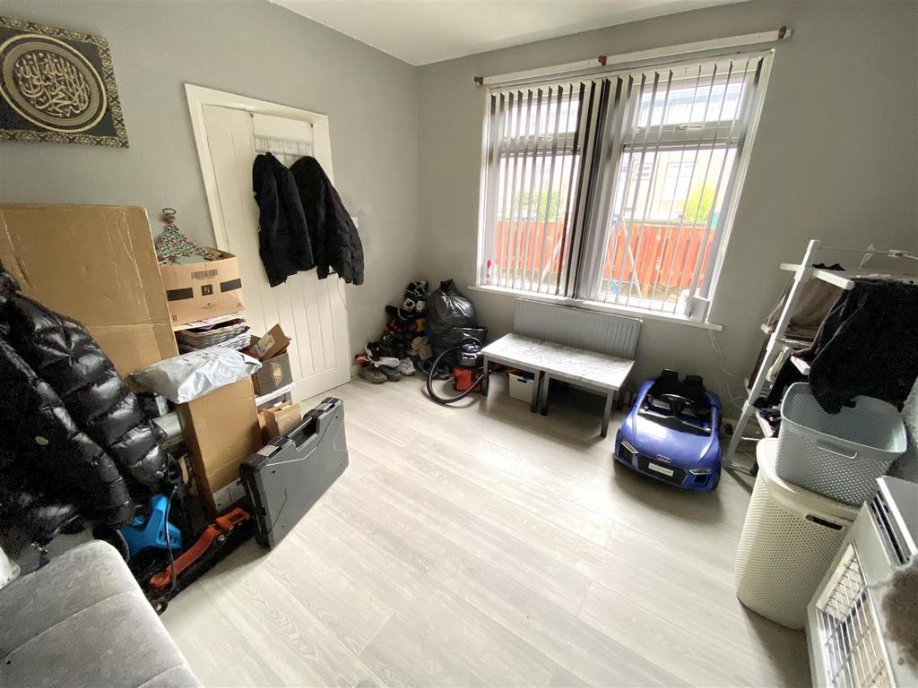 Bramleys Estate Agents - Winget Avenue - HD4 (5).j