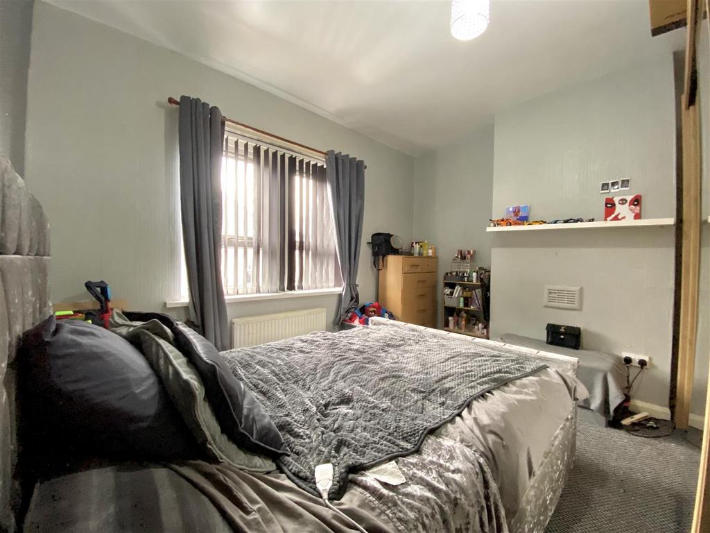 Bramleys Estate Agents - Winget Avenue - HD4 (3).j