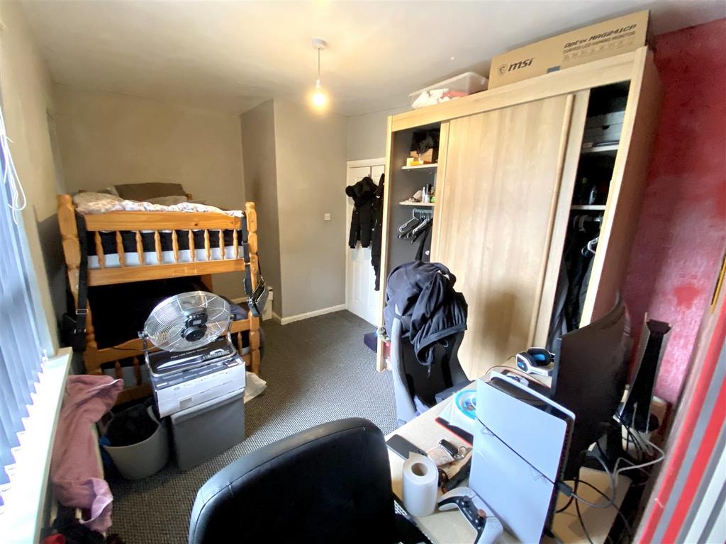 Bramleys Estate Agents - Winget Avenue - HD4 (6).j