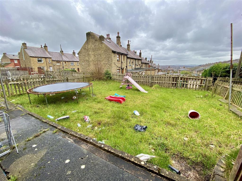 Bramleys Estate Agents - Winget Avenue - HD4 (13).