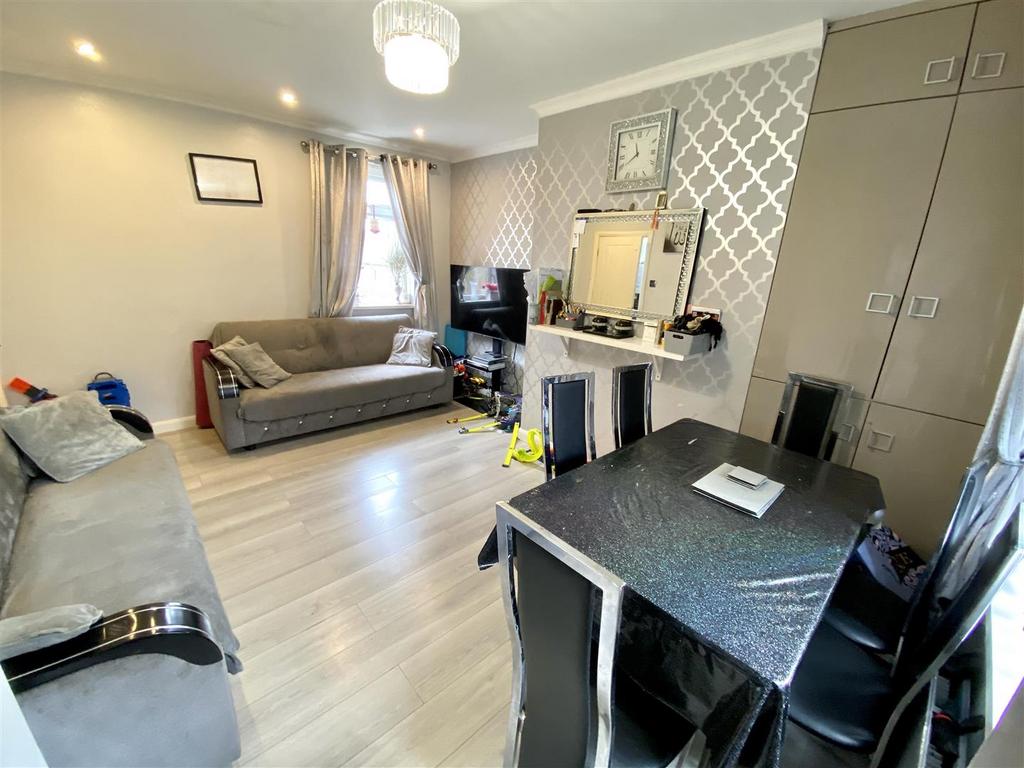 Bramleys Estate Agents - Winget Avenue - HD4 (7.).