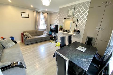 3 bedroom semi-detached house for sale, Winget Avenue, Huddersfield