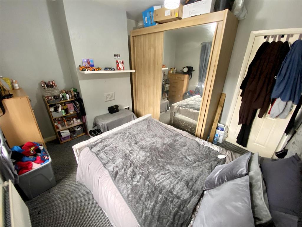 Bramleys Estate Agents - Winget Avenue - HD4 (4).j