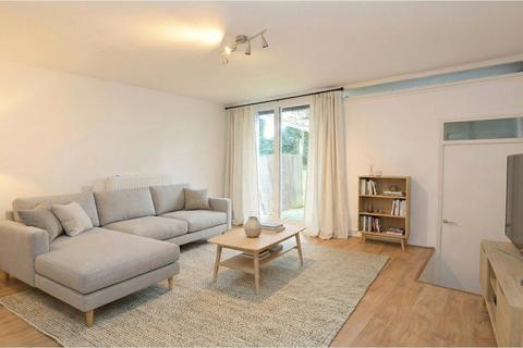 3 bedroom apartment for sale, Leaf Close, Northwood