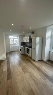 2 bedroom flat to rent, Gardens View, Bournemouth BH1