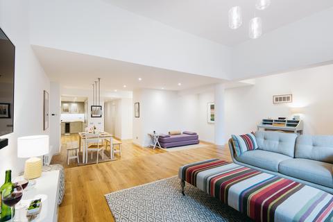 2 bedroom flat to rent,  Earls Court Square, London SW5