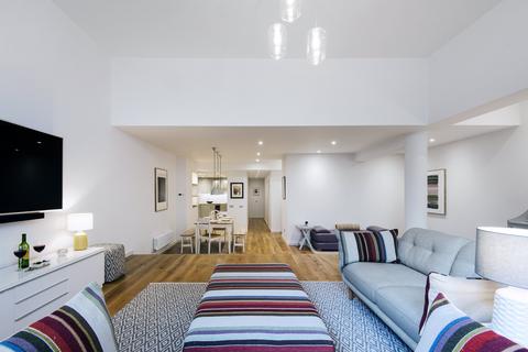 2 bedroom flat to rent,  Earls Court Square, London SW5