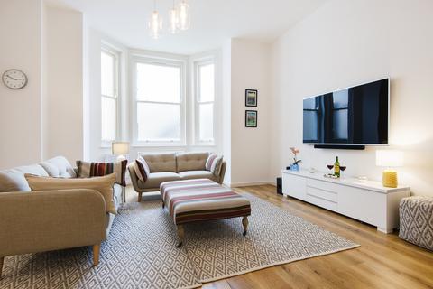 2 bedroom flat to rent,  Earls Court Square, London SW5