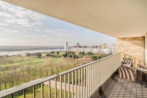 3 bedroom flat to rent, Bramwell Way, London E16