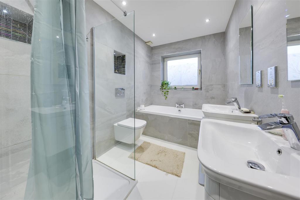 En-suite Bathroom