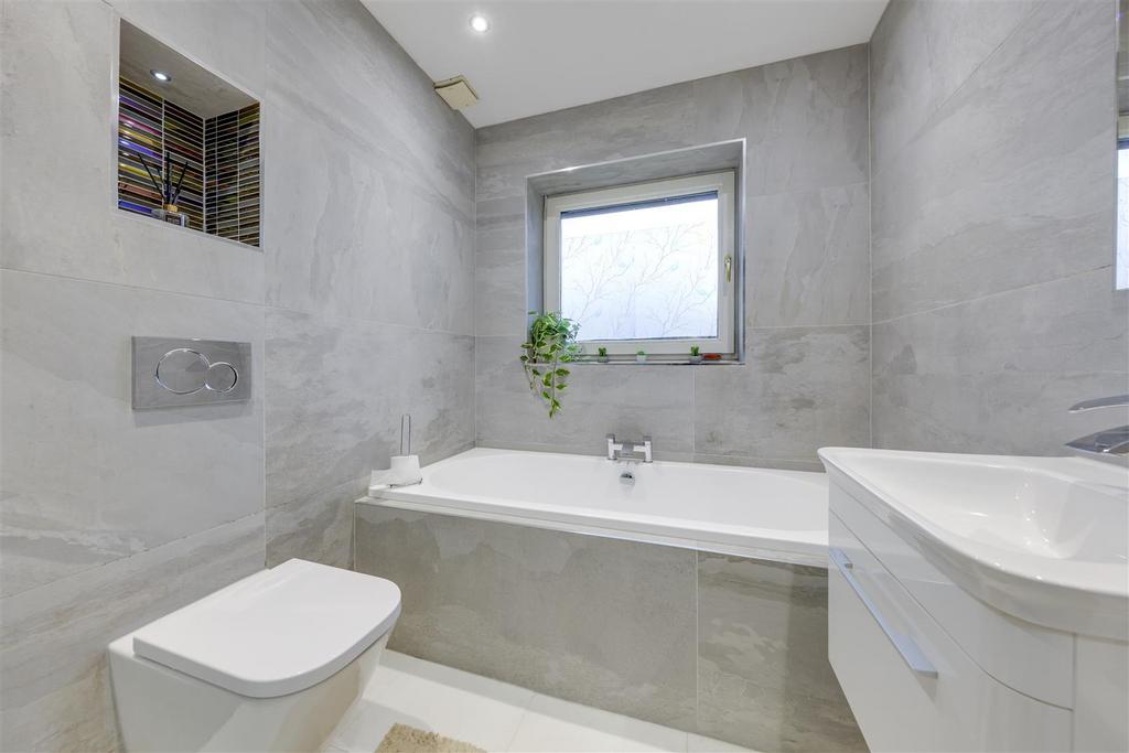 En-suite Bathroom Alt