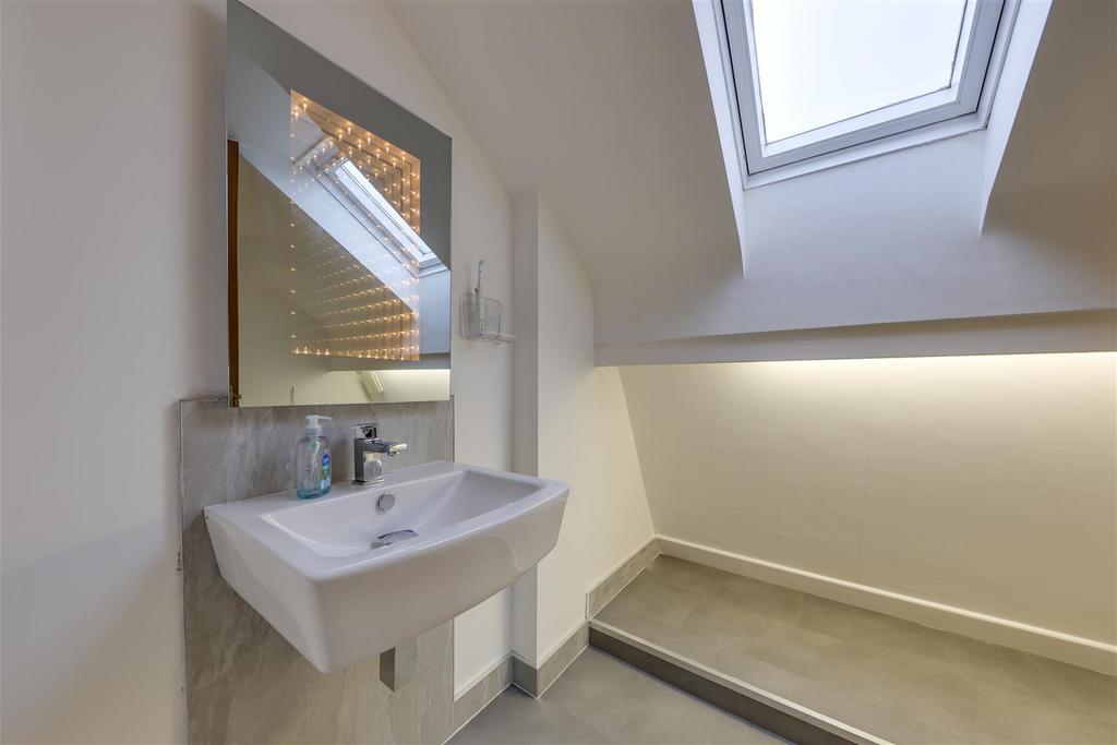 2nd shower room