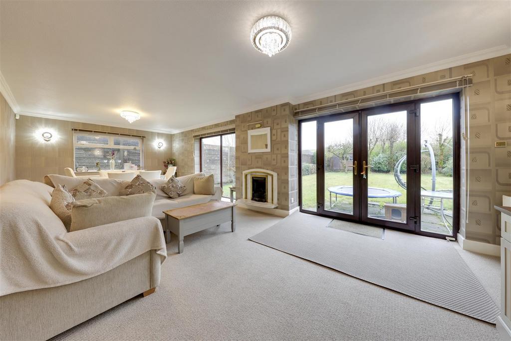 Lounge / Dining Room