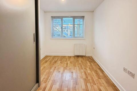 2 bedroom apartment to rent, Honeypot Lane, Stanmore, HA7