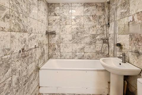 2 bedroom apartment to rent, Honeypot Lane, Stanmore, HA7