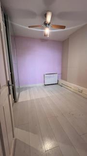 2 bedroom flat to rent, High Street South, E6