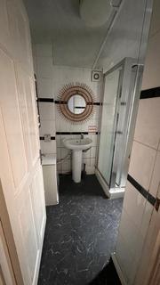 2 bedroom flat to rent, High Street South, E6