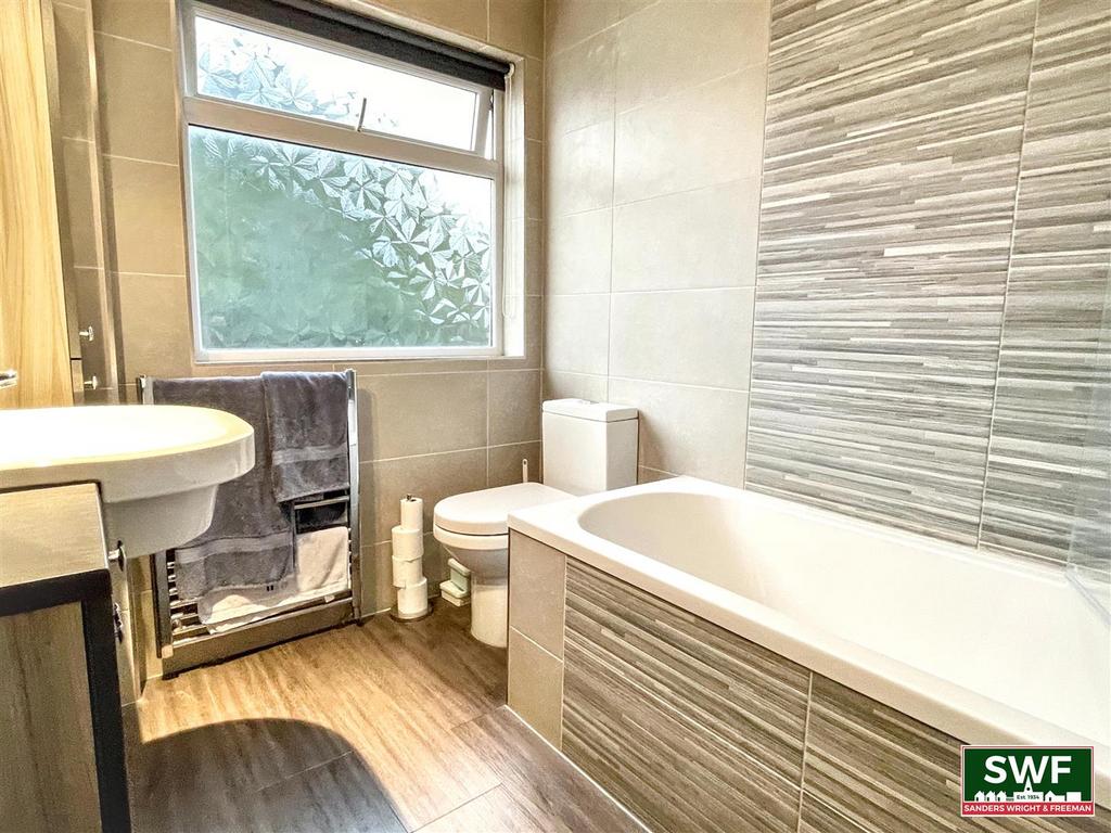 Bathroom2.1.jpg