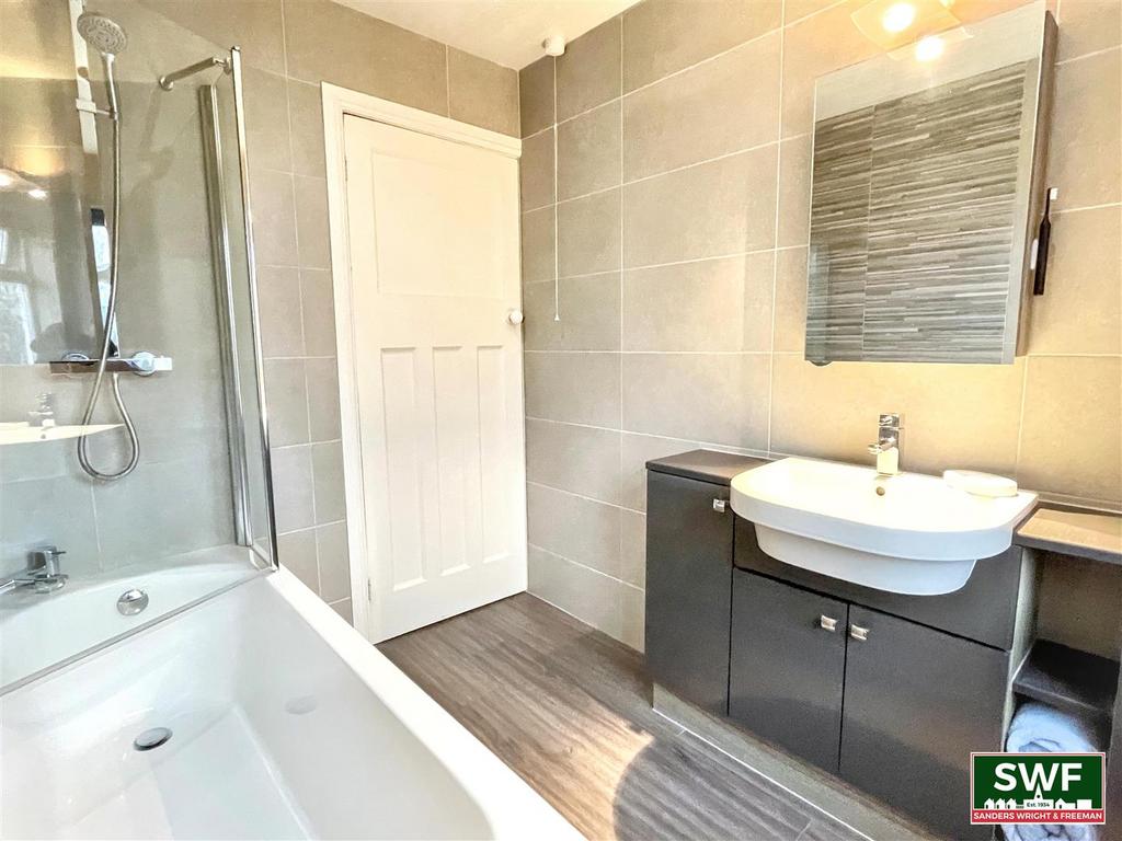 Bathroom1.jpg