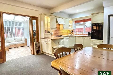 3 bedroom semi-detached house for sale, Burland Avenue, Wolverhampton