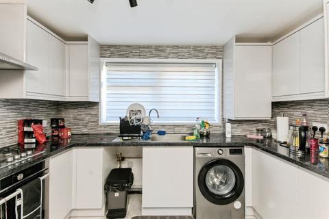 2 bedroom flat for sale, Westerham Road, Eastbourne