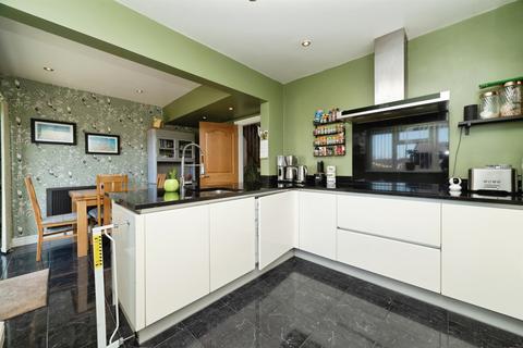 undefined, East Ella Drive, Hull