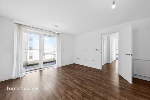 3 bedroom flat for sale, High Road, London